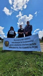 Assinatura da proposta de simetria salarial na Praça do Buriti