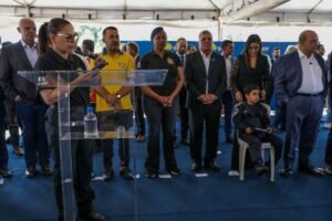 Assinatura da proposta de simetria salarial na Praça do Buriti