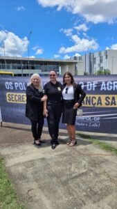 Assinatura da proposta de simetria salarial na Praça do Buriti
