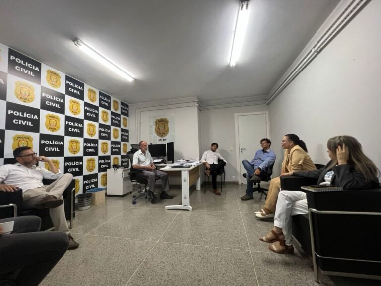 Sindepo-DF em visita a delegacias